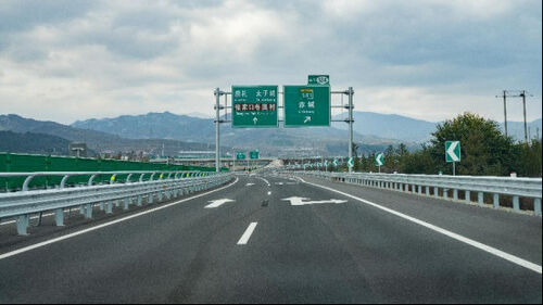 Τελευταίες ειδήσεις της εταιρείας για Ασθένεια από ρωγμές στο πεζοδρόμιο του αυτοκινητόδρομου: Σύστημα αυτόματης επιθεώρησης και αναγνώρισης MYUAV DRONE