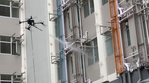 Τελευταίες ειδήσεις της εταιρείας για Πείτε αντίο στις περιπέτειες σε μεγάλο υψόμετρο! Το διπλό tethered drone MYUAV M400X κάνει τις δοκιμές ψεκασμού νερού σε εξωτερικούς τοίχους ασφαλέστερες και ακριβέστερες.